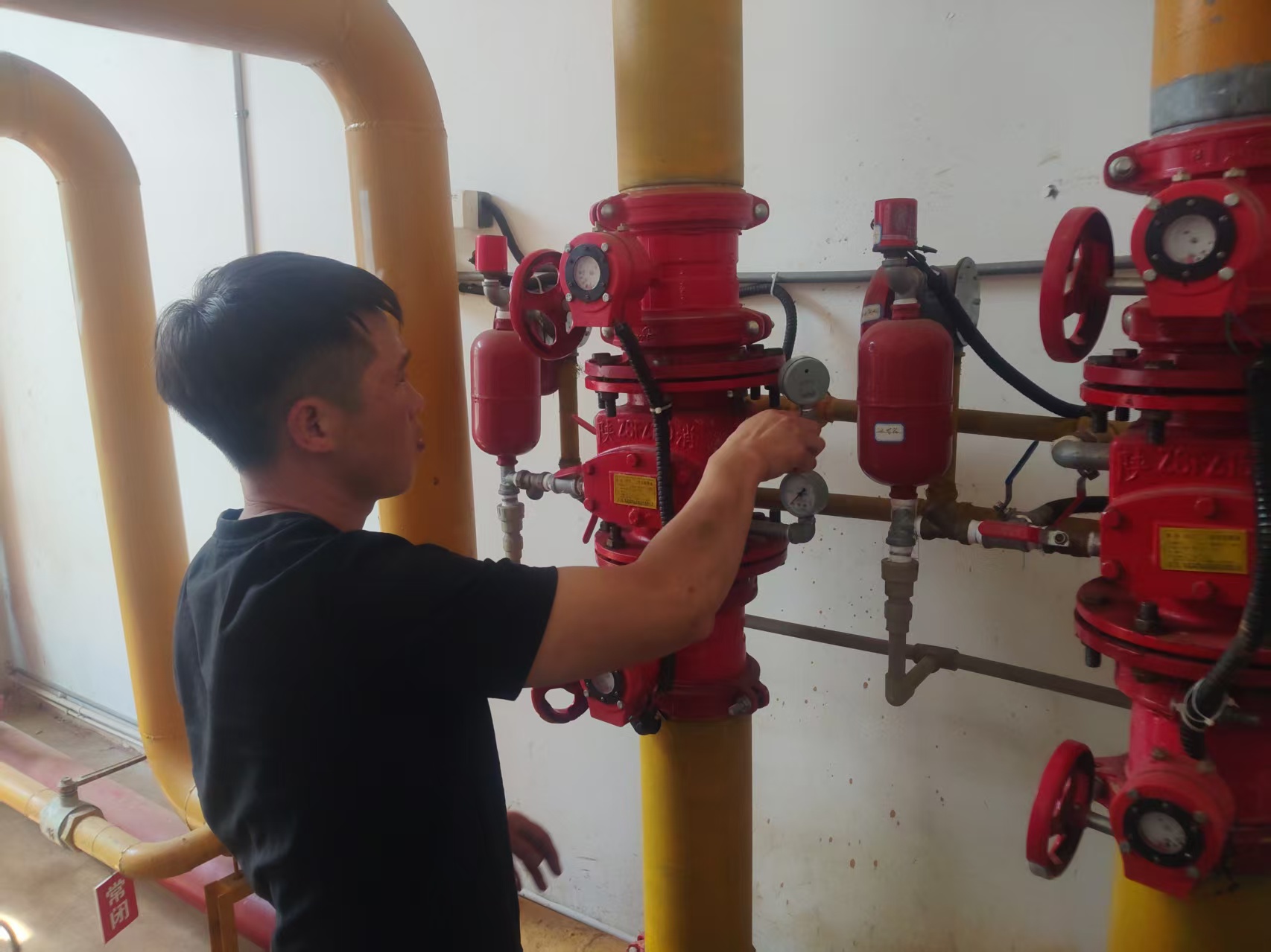 强化设施管护  筑牢安全防线